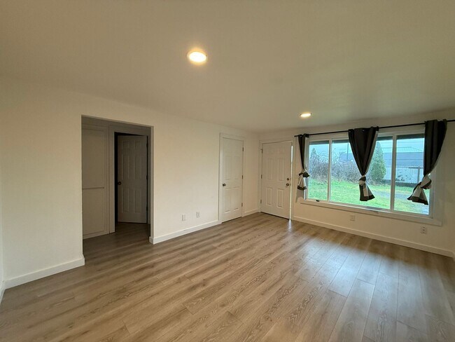 Building Photo - Weber - Seaside