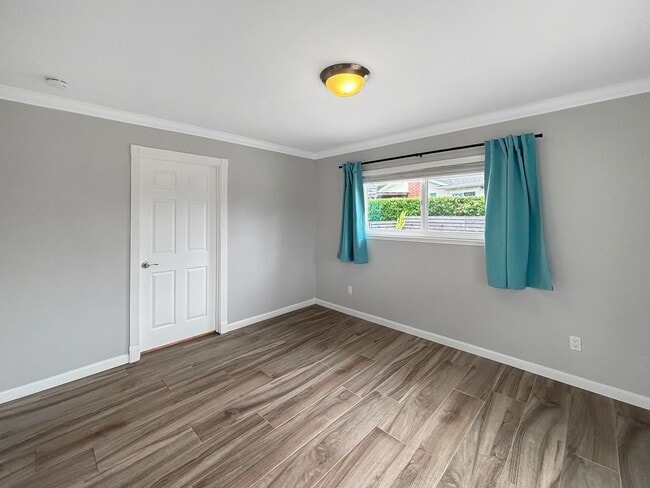 Building Photo - Beautiful 4BD/2BA House in Bay Ho W/ A/C, ...