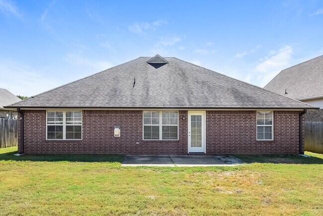 Building Photo - 2952 N Hartland Dr