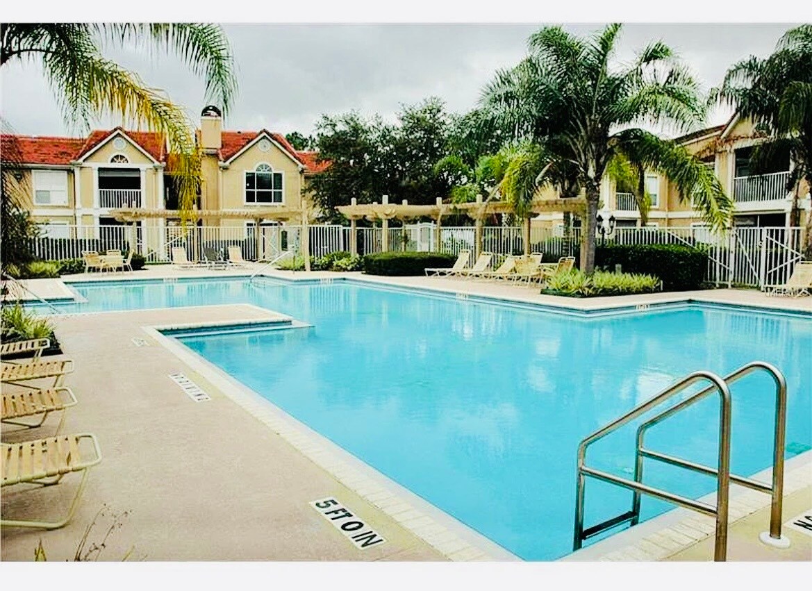 Building Photo - 9481 Highland Oak Dr