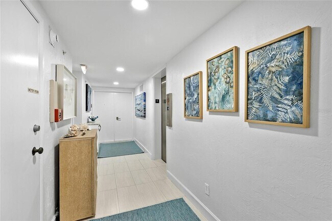 Building Photo - 601 Longboat Club Rd