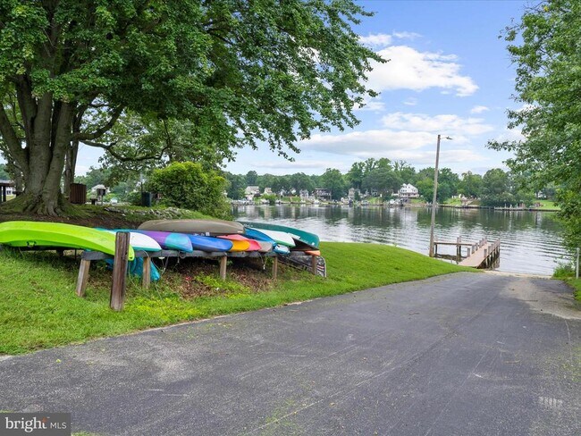 Building Photo - 855 De Franceaux Harbour