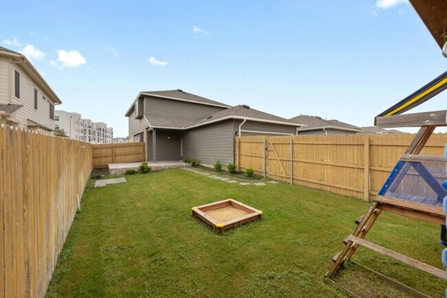 Building Photo - 8128 Daisy Cutter Crossing