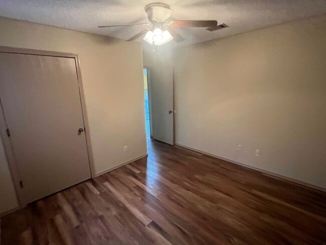 Building Photo - 702-708 E 11th ST