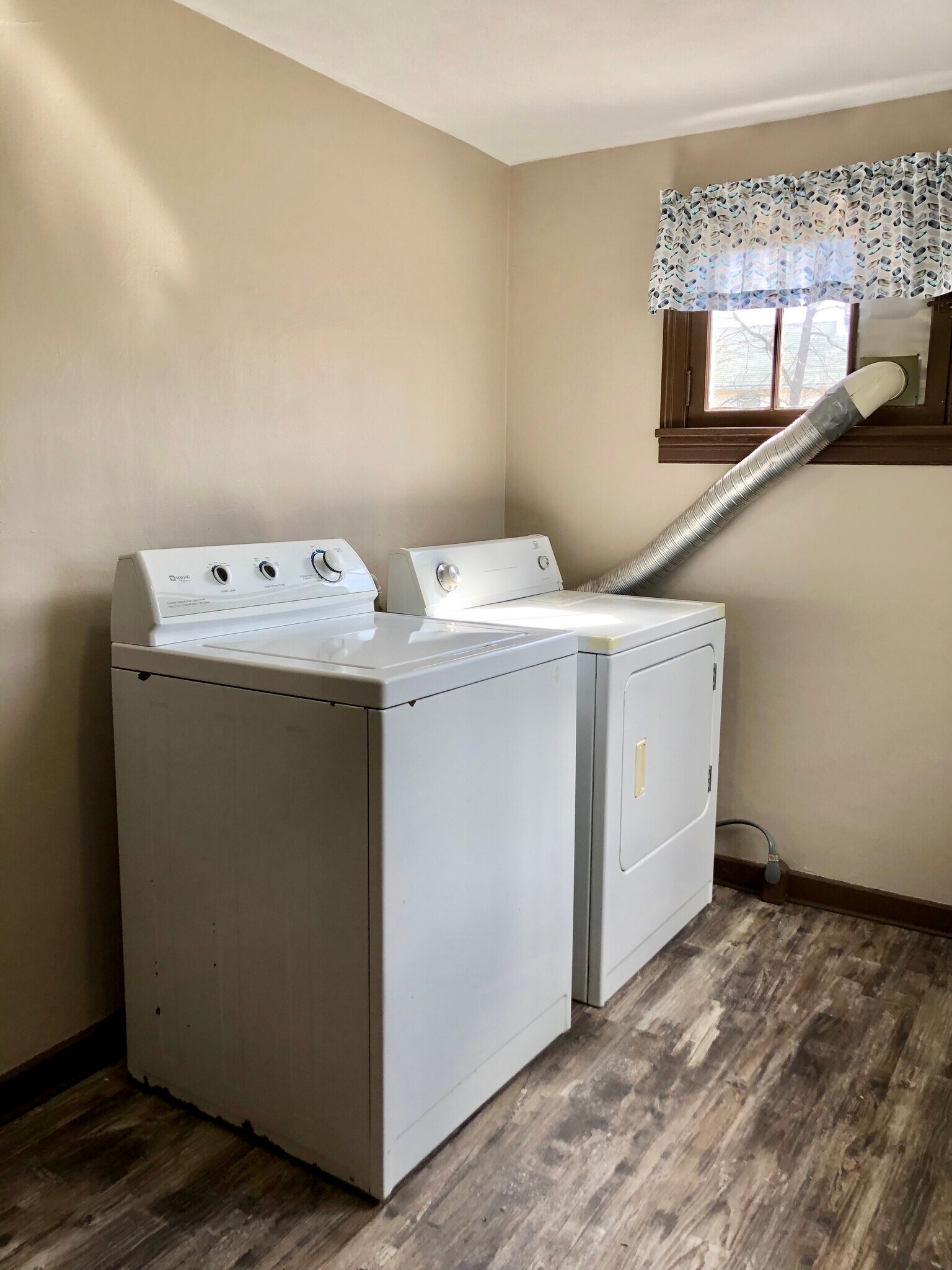 In unit laundry - 510 Swank St