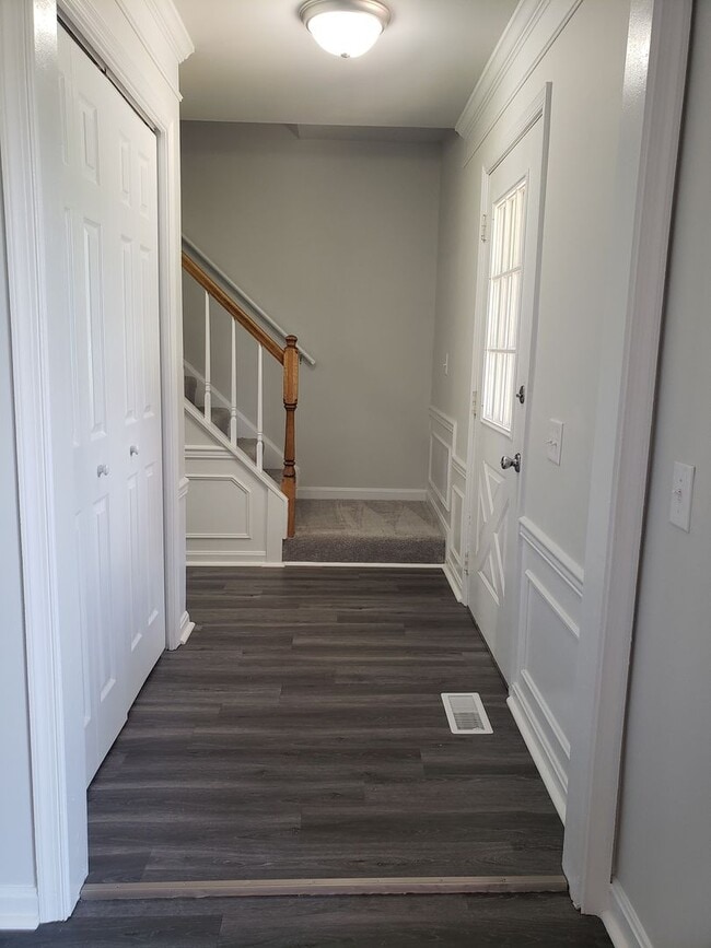 Building Photo - Very nice 3 Level in Fredericksburg!