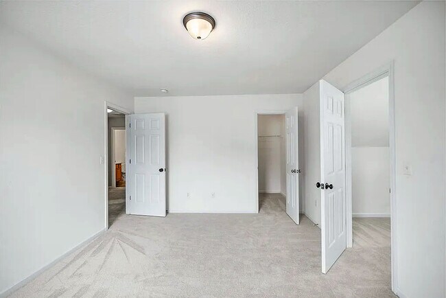 Building Photo - 211 Night Heron Dr