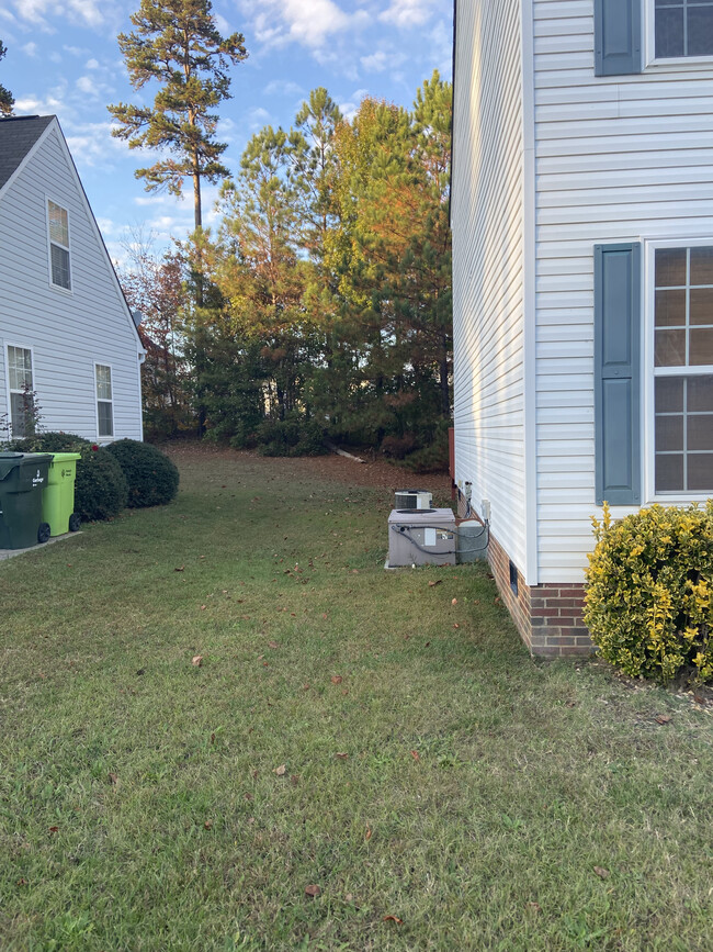 Front left side with dual HVAC units - 1309 Ujamaa Dr