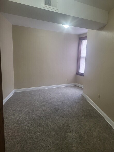 Building Photo - 3958 N 22nd St