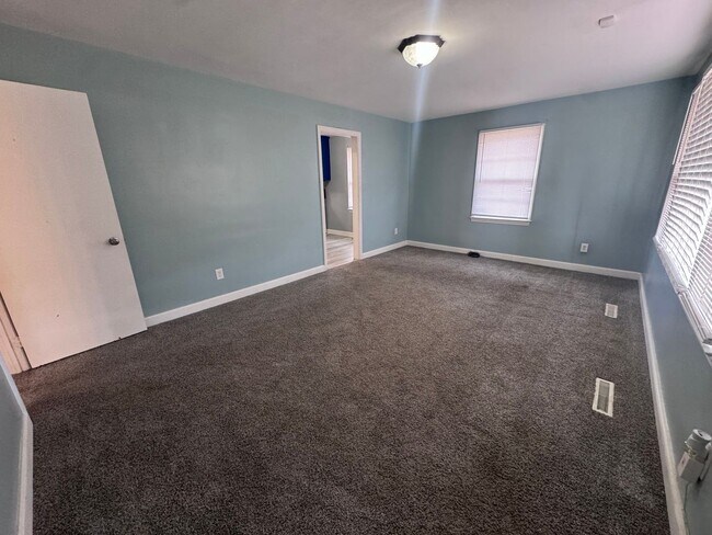 Building Photo - 302 Brookwood Ave