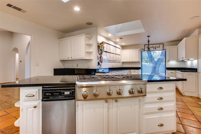 Building Photo - 5815 Walnut Hill Ln