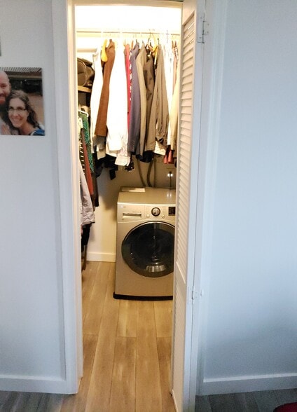 Walk-in Closet - 1451 Park Rd NW