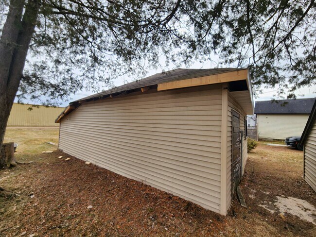 Building Photo - 505 N Ohio St