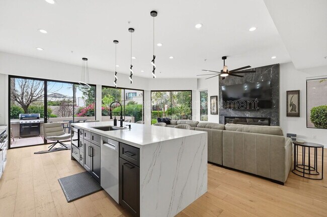 Building Photo - 8989 N Gainey Center Dr