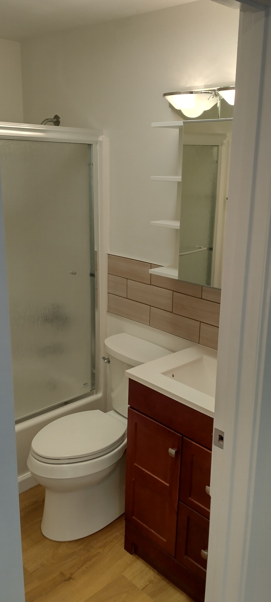 Full Bath - 178 North 12th Street