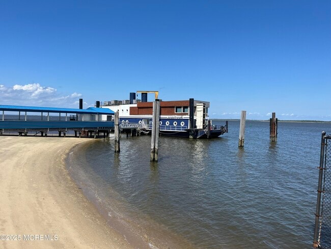 Building Photo - 203 Shore Dr