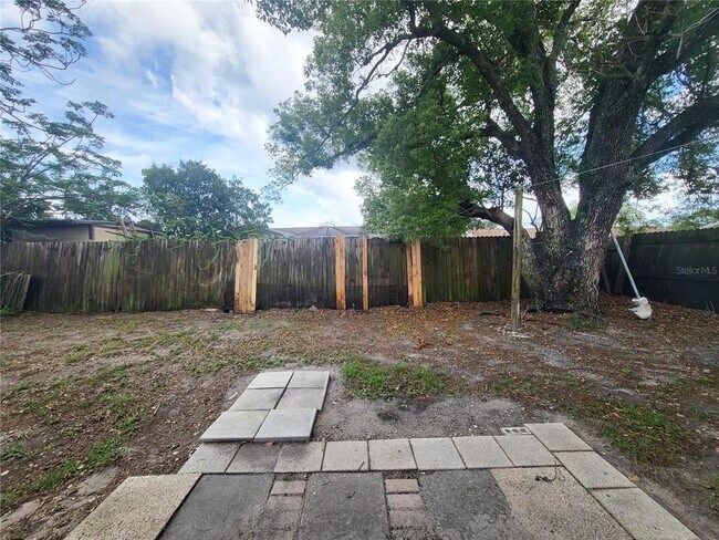 Building Photo - 3136 Huntington Rd