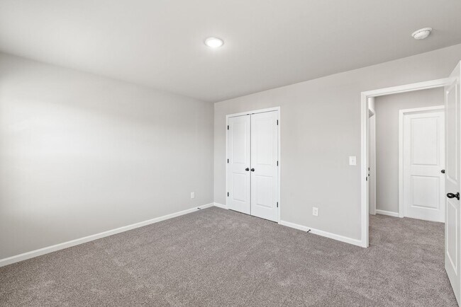 Building Photo - Modern Living in Stoneygreen | Open Concept + Loft + Private Backyard