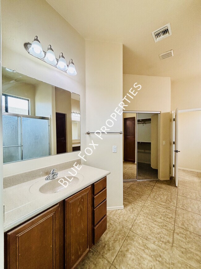 Building Photo - 7910 W Little Eagle Ct