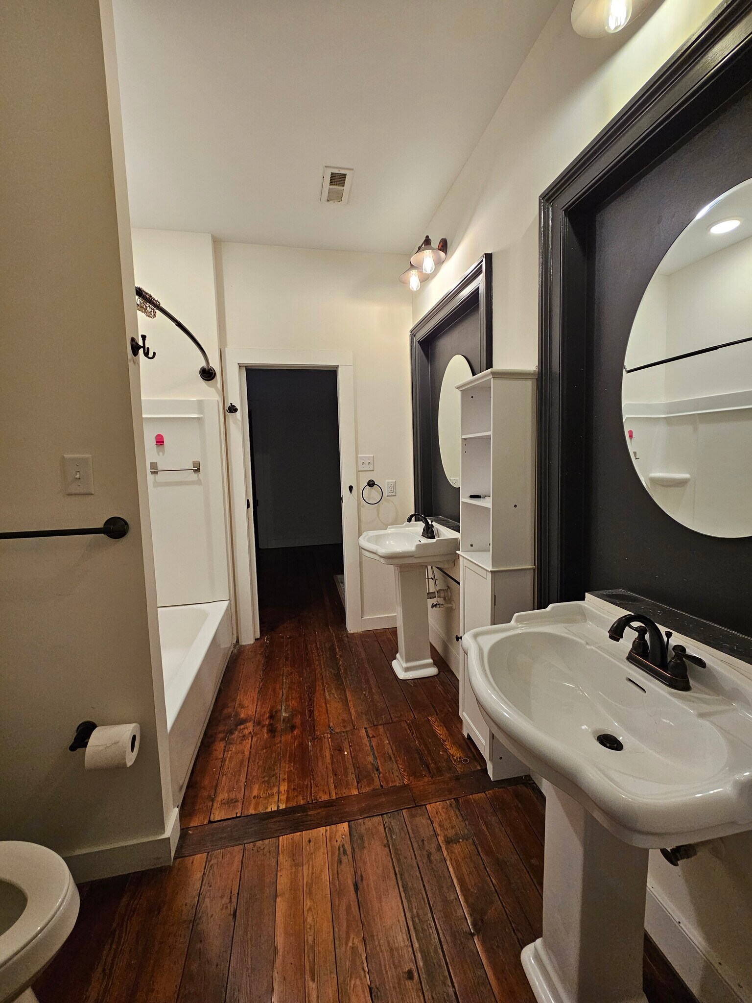 bathroom shared - 308 E Leigh St