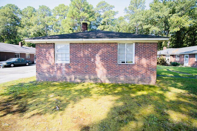Building Photo - 2 Bedroom, 1 Bath in West Columbia