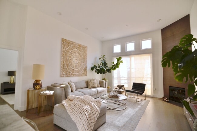 Building Photo - 5703 Laurel Canyon Blvd