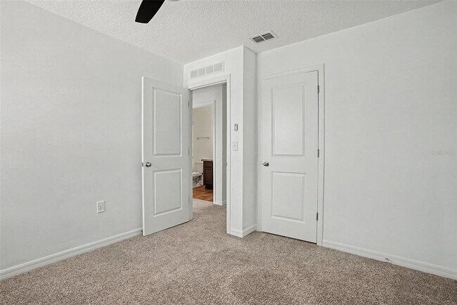 Building Photo - 868 Grandin St