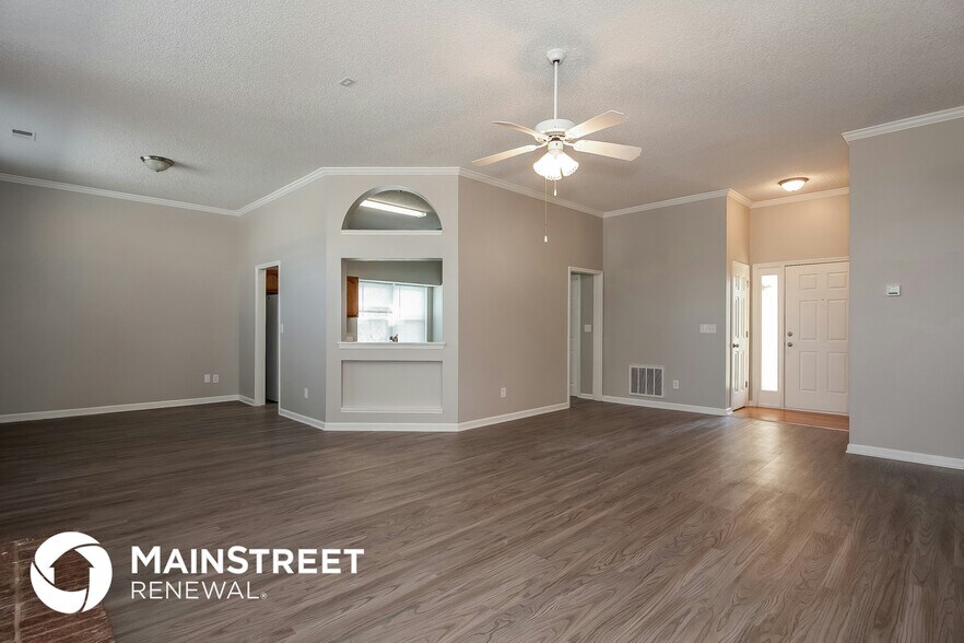 Building Photo - 10300 Northwoods Forest Dr