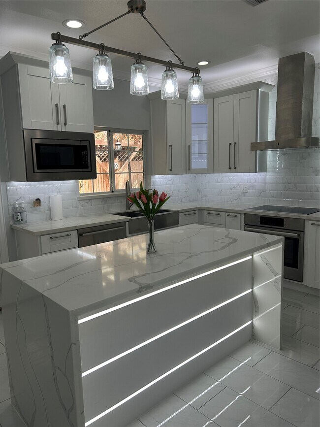 Building Photo - 840 Threadneedle St