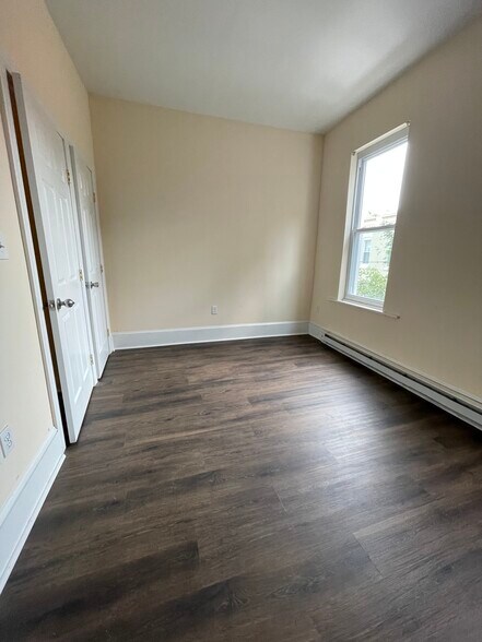 Building Photo - 1729 Edgley St