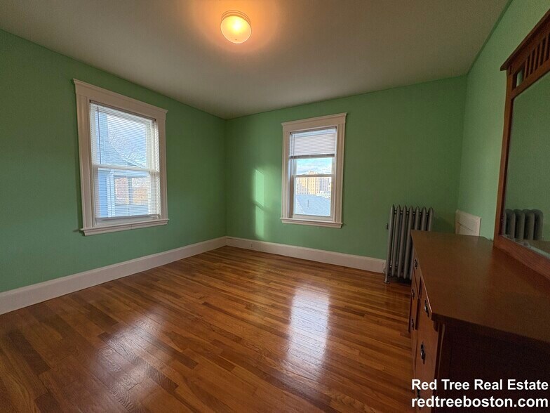 Building Photo - 155-157 Hillside St. Unit 2