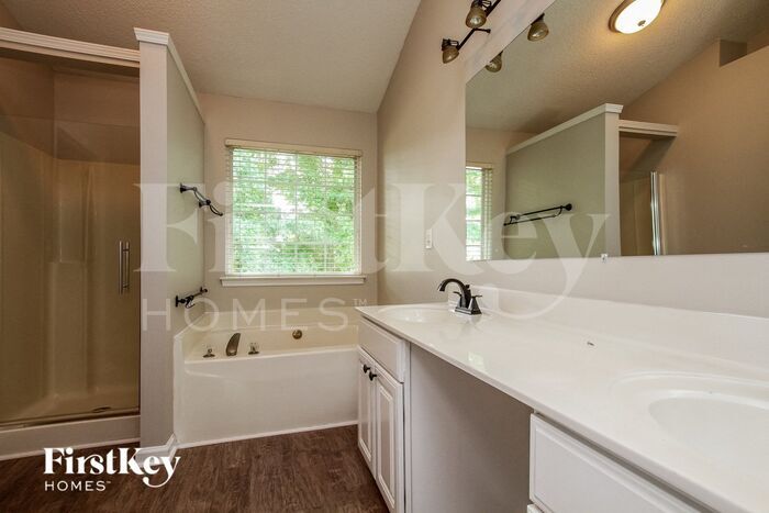 Building Photo - 7526 Lullwater Cove