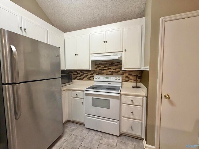 Building Photo - 105 Sugarwood Ct