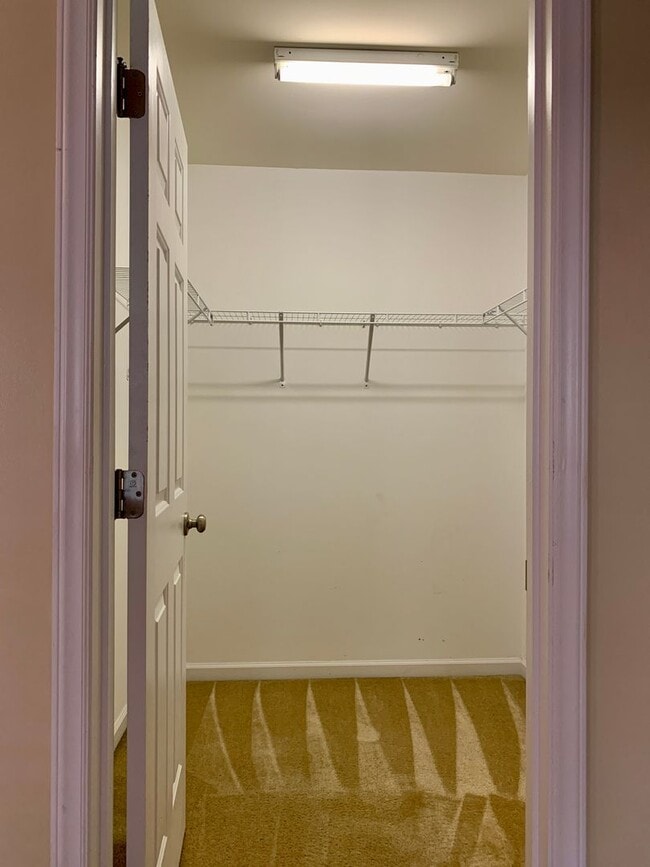 Building Photo - RENT READY Townhome Convenient to I440 & I...