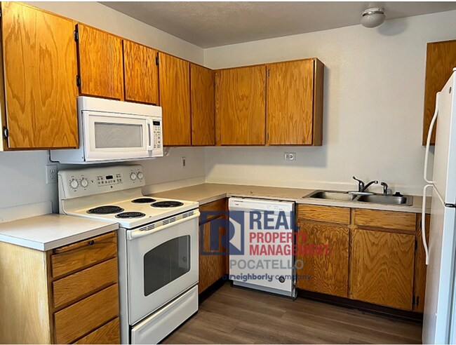 Building Photo - 1215 Cottage Ave