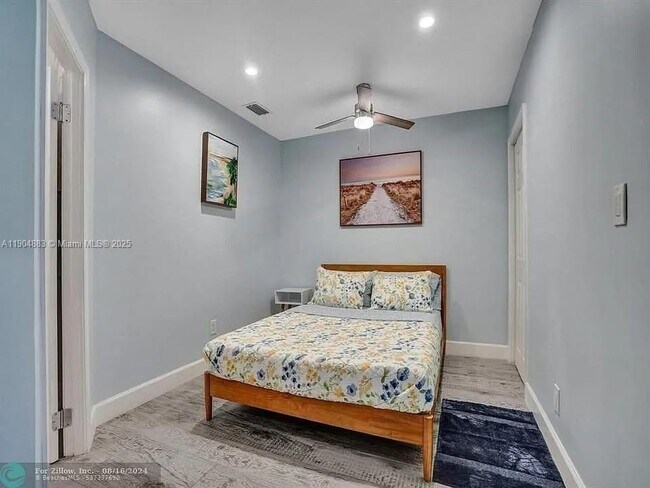 Building Photo - 1500 NE 4th St