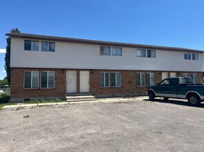Building Photo - Vernal 4 Plex