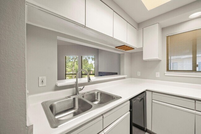 Building Photo - 4144 Greystone Way