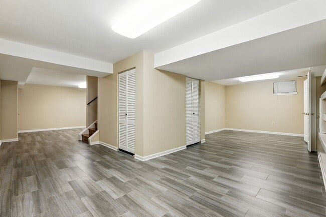 Building Photo - 14720 Peachwood Dr