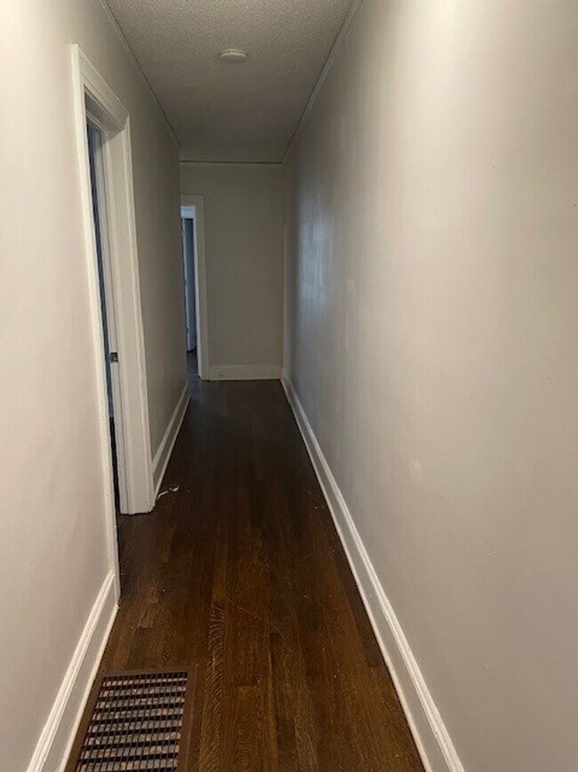 Building Photo - August Special -2 Bedroom 1.5 Bathroom Dup...