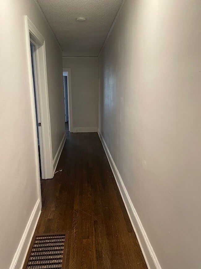 Building Photo - Move In Special One Month Free-2 Bedroom 1...