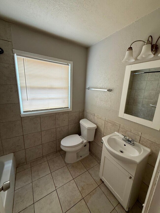 Building Photo - $0 First Month's Rent / $0 Deposit at Move-in