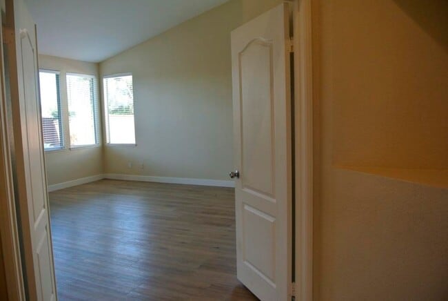 Building Photo - 4Bed/2Bath one story home in Oceanside~ Ca...
