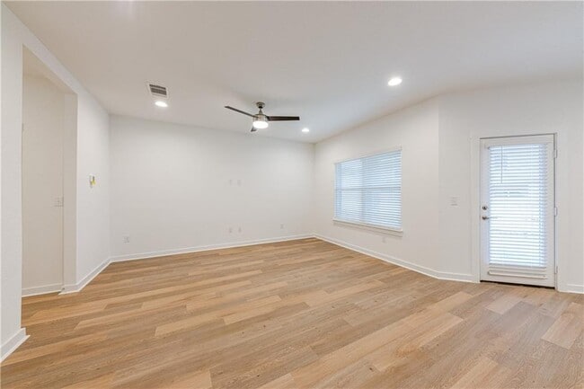 Building Photo - 1040 Winnsboro Lp