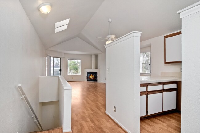 Building Photo - Cute 2 Bedroom Condo Steps Away from Endle...