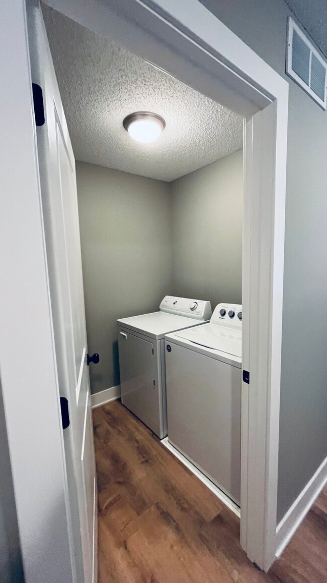 Building Photo - 17020 Eastwood Ave