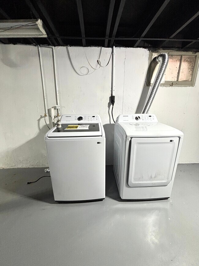 Building Photo - 5025 Lenox Ave