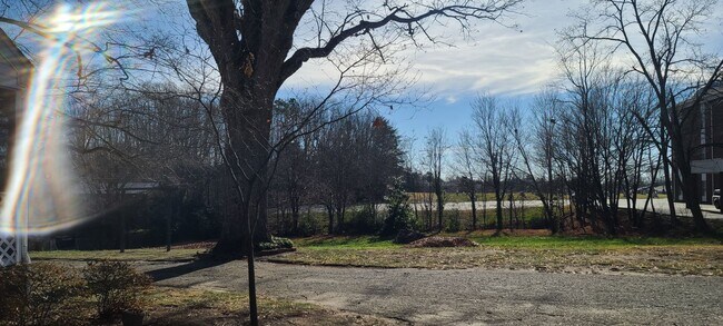 Building Photo - Lewisville Gem!