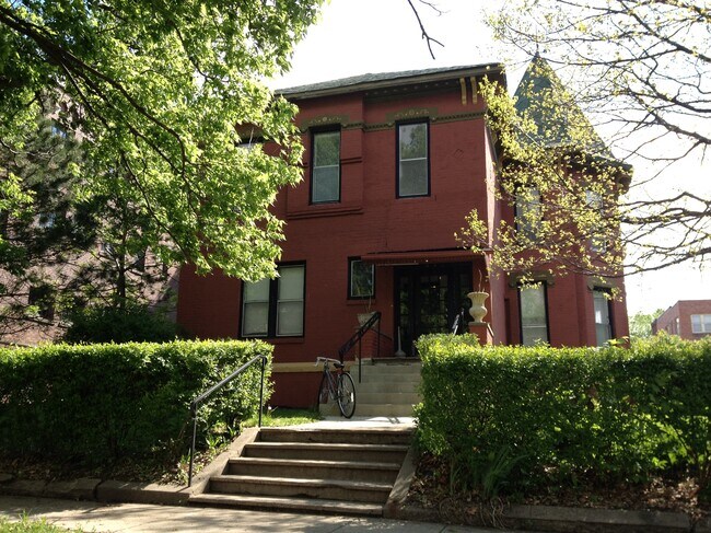 Primary Photo - 829 18th St