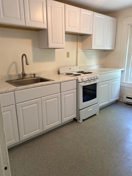 Building Photo - 7 Court St